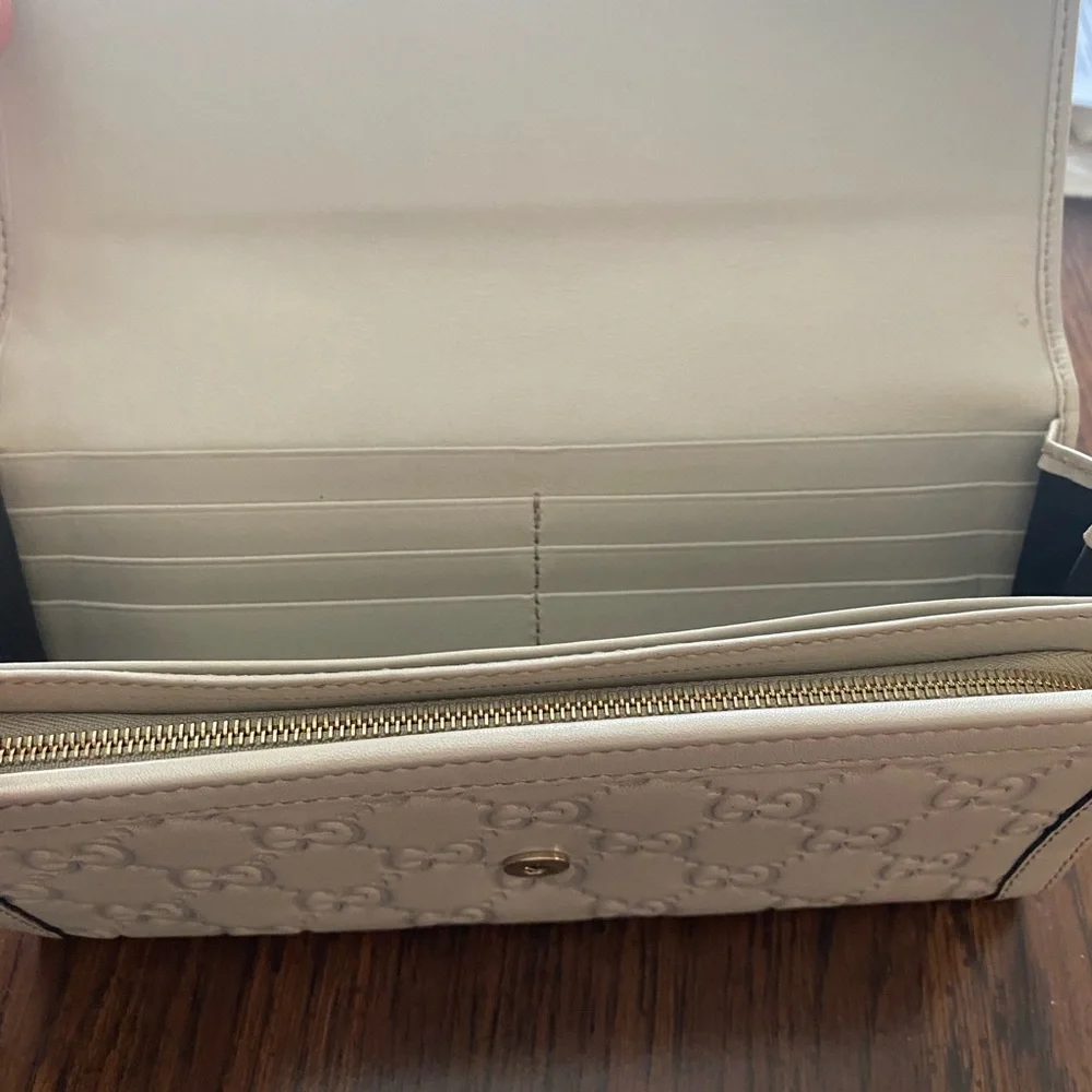 GUCCI wallet. Very gently used - Picture 3 of 9